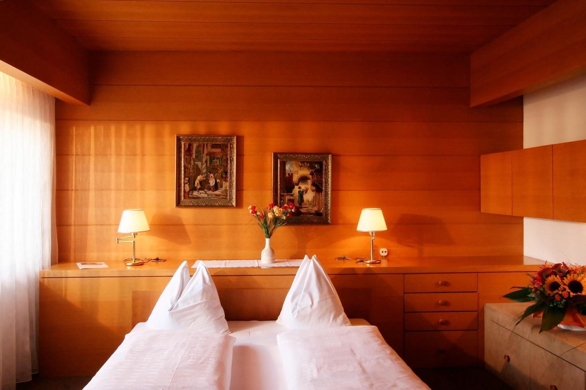 Hotel Schoenbrunn Мерано Экстерьер фото