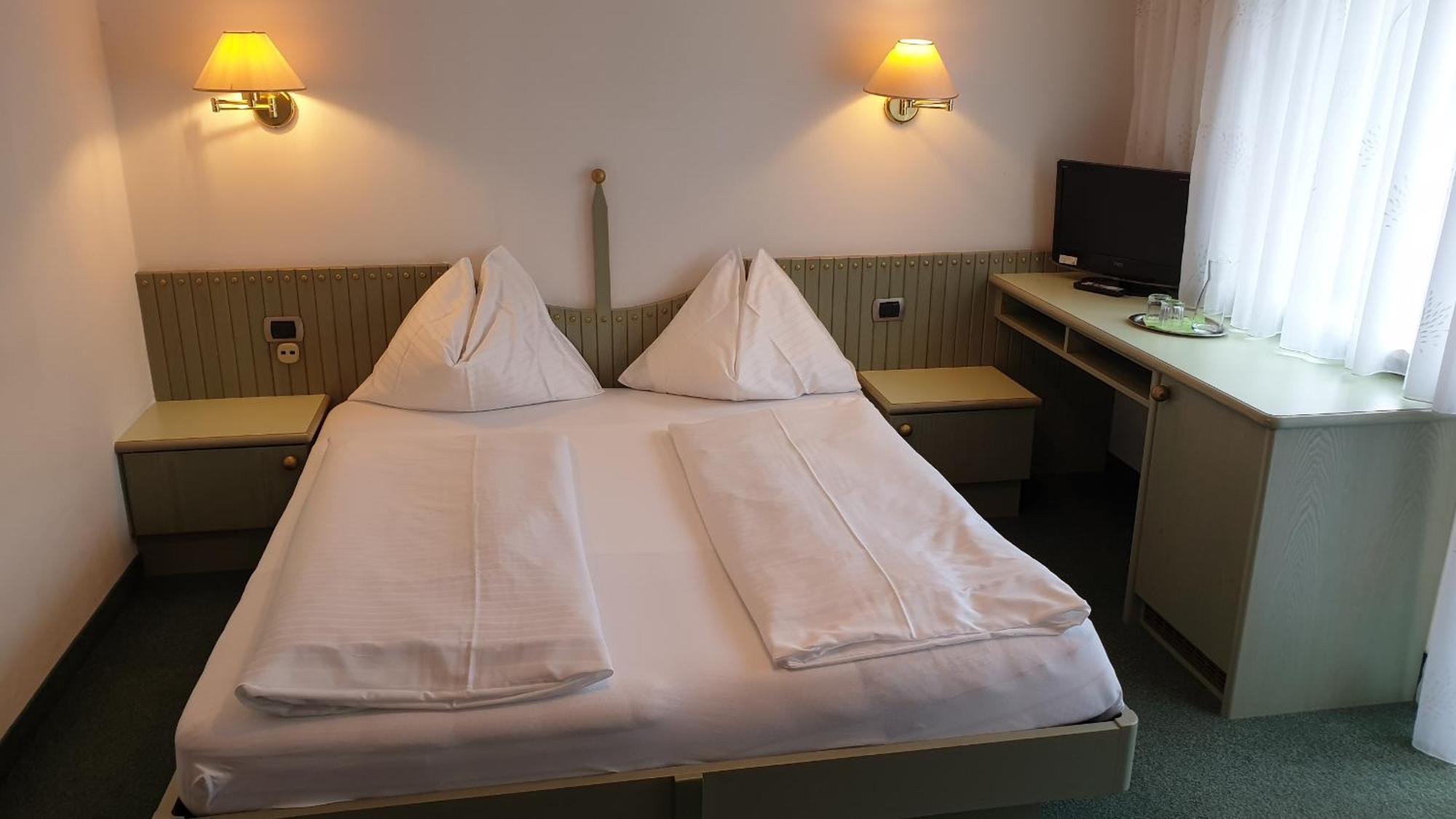 Hotel Schoenbrunn Мерано Номер фото